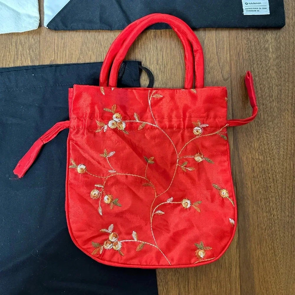 Bundle of Zippered Pouches and Dust Bags - Picture 7 of 10